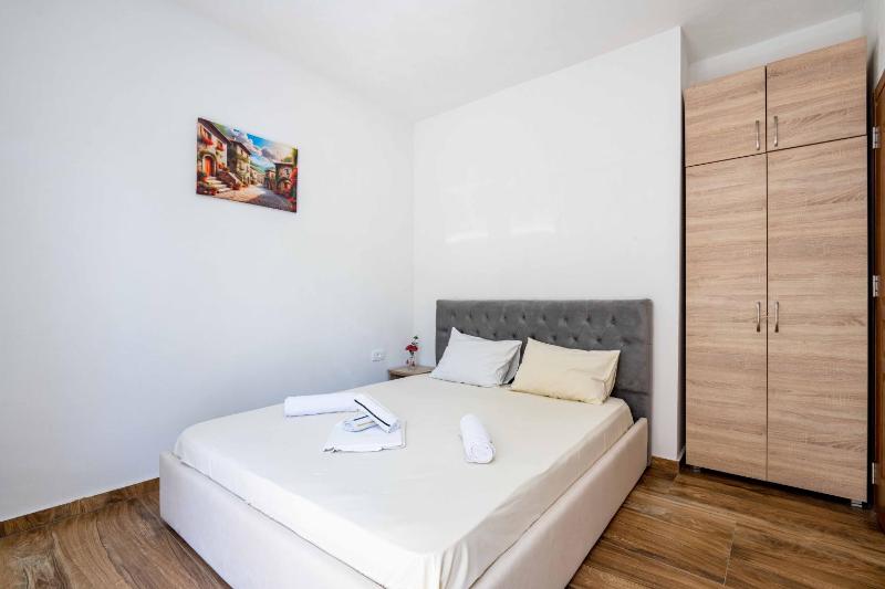 Double Room with Balcony image 2