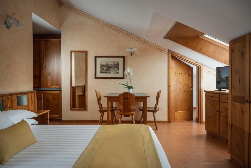 Superior Double Room image 4