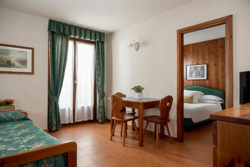 Superior Double Room image 3