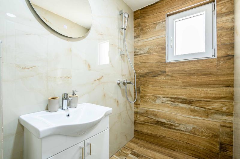Double Room with Balcony image 4