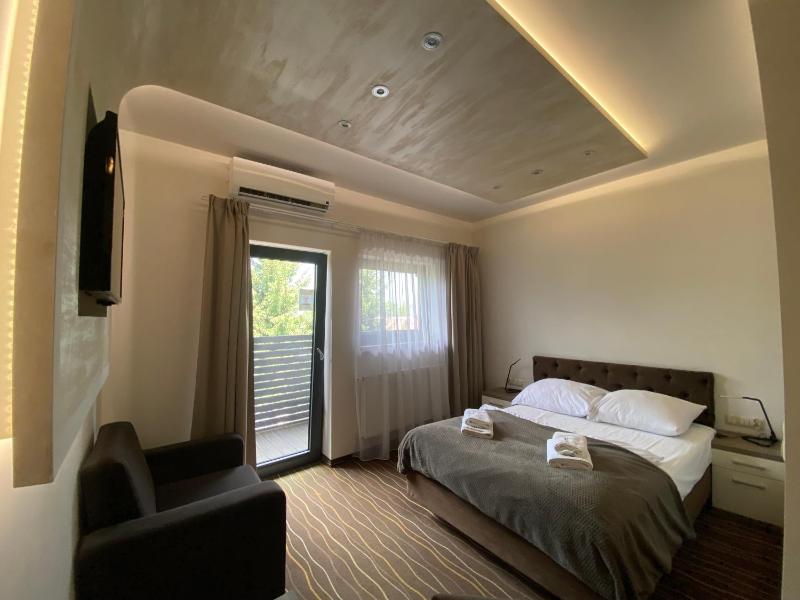 Double Room image 4