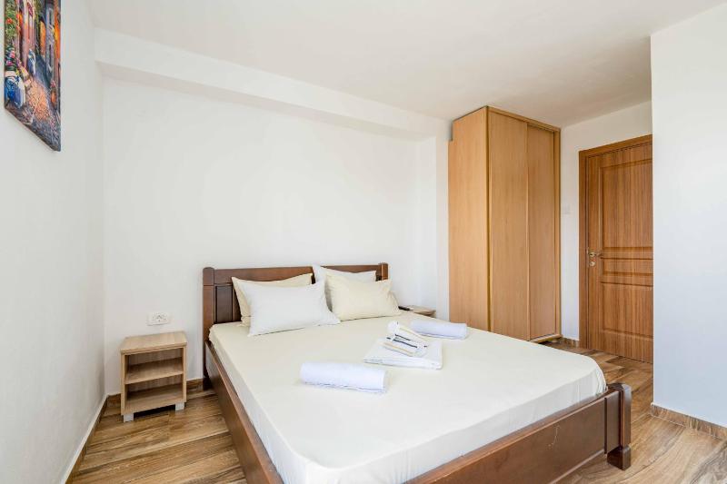 Triple Room with Balcony image 3
