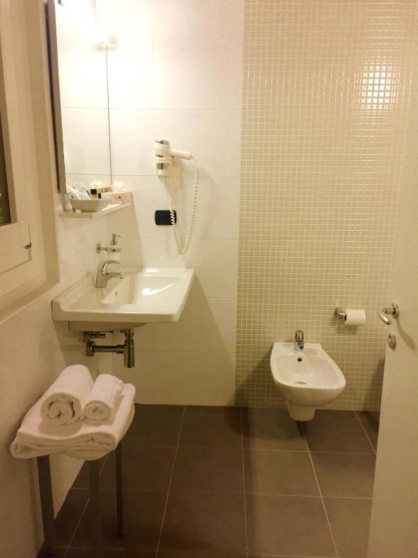 Classic Single Room image 2