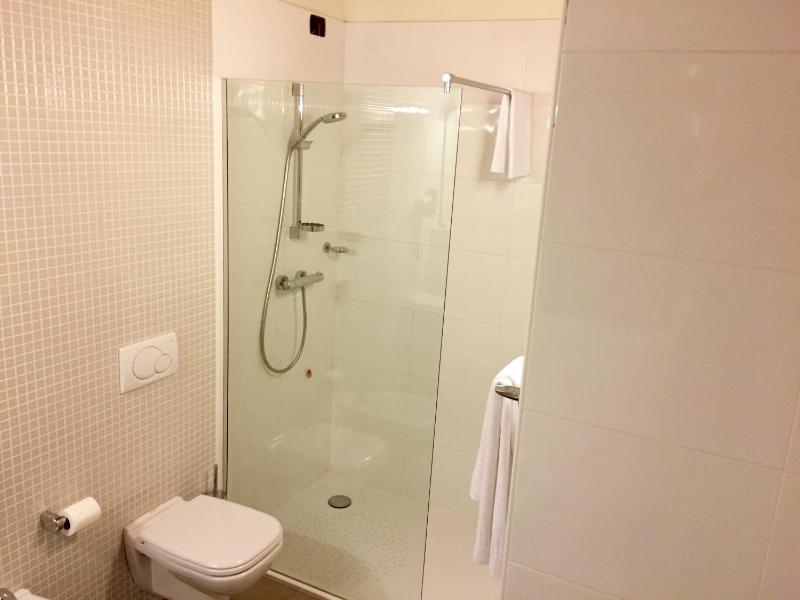 Classic Single Room image 3