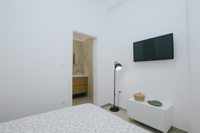 Studio with Terrace image 4