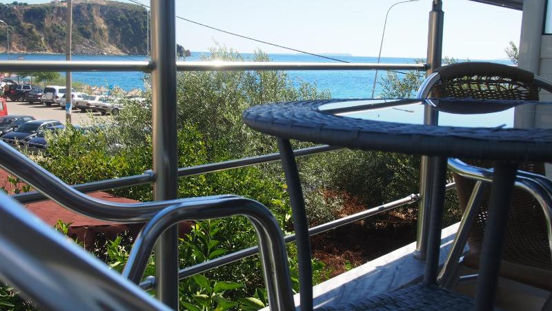 Double Room with Balcony image 3