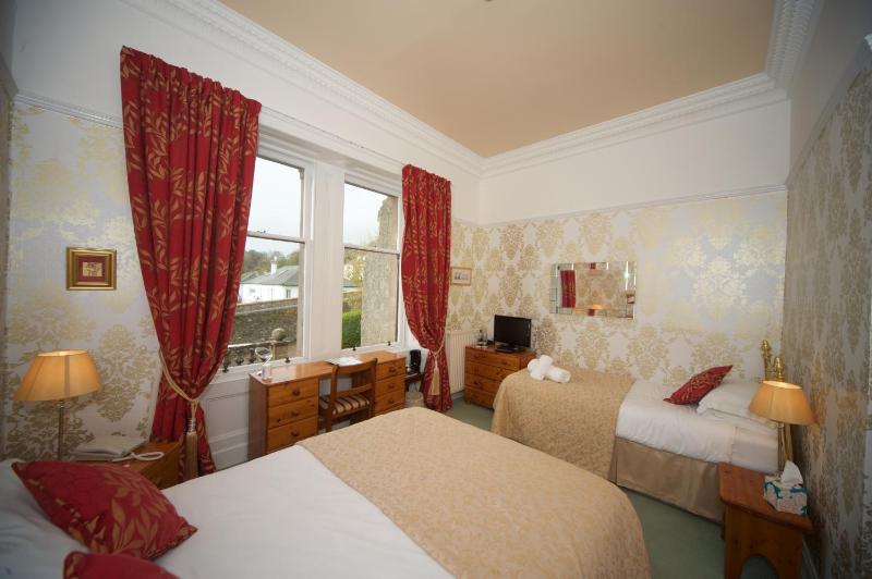 Classic Double or Twin Room image 1