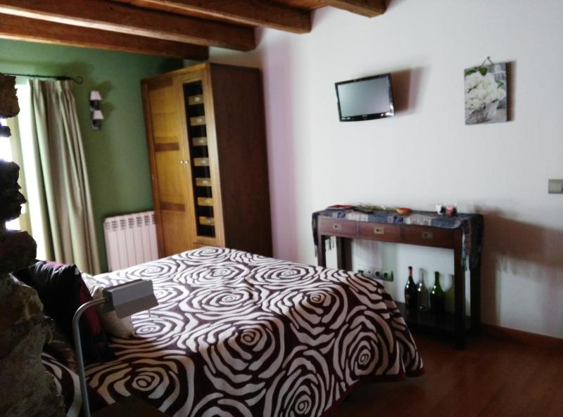 Double Room with Big Bathtub image 3