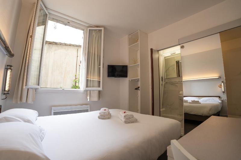Double Room With Small Bathroom - Courtyard Side image 1