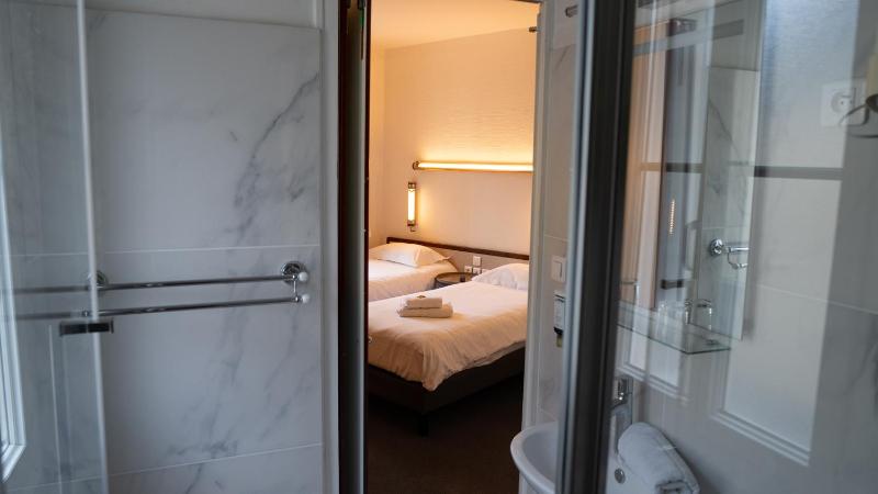 Twin Room image 1