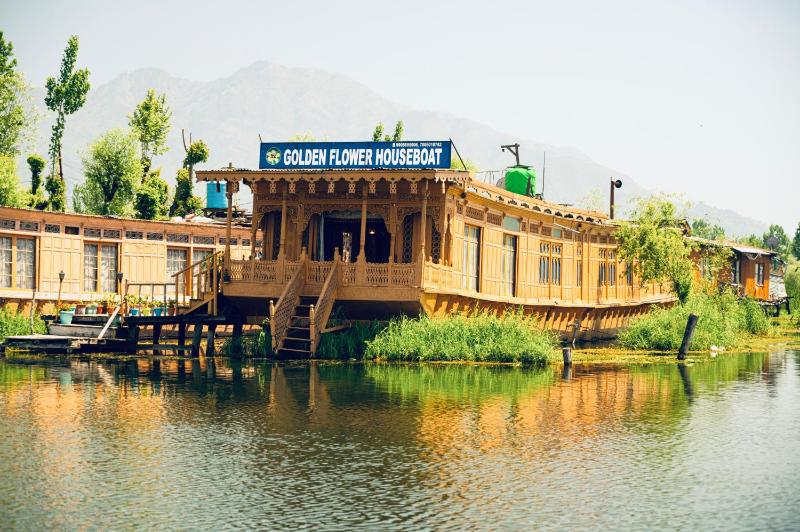 Golden Flower Heritage Houseboat - image 1