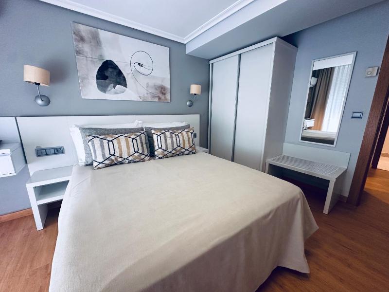Double or Twin Room with Sea View image 1