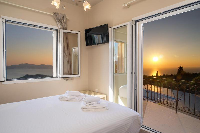 Apartment with Sea View image 2
