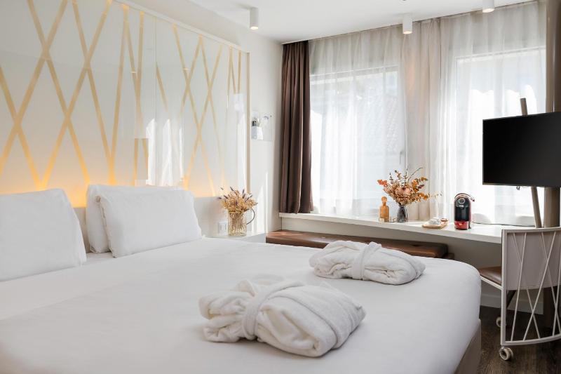 Classic Double Room image 1