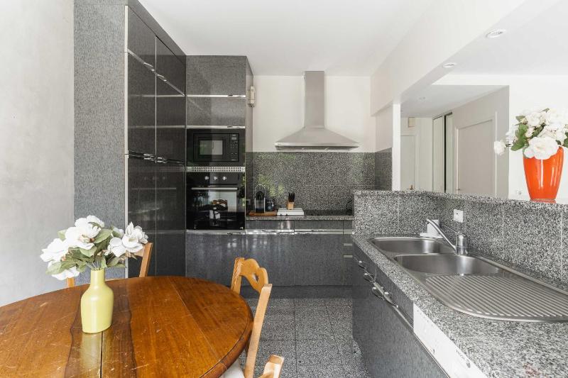 Luxury haven with pool tennis and large garden - image 11