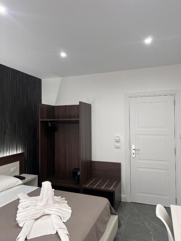 Deluxe Single Room image 4