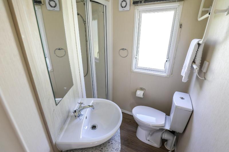 2 Bedroom Deluxe Caravan  image 3