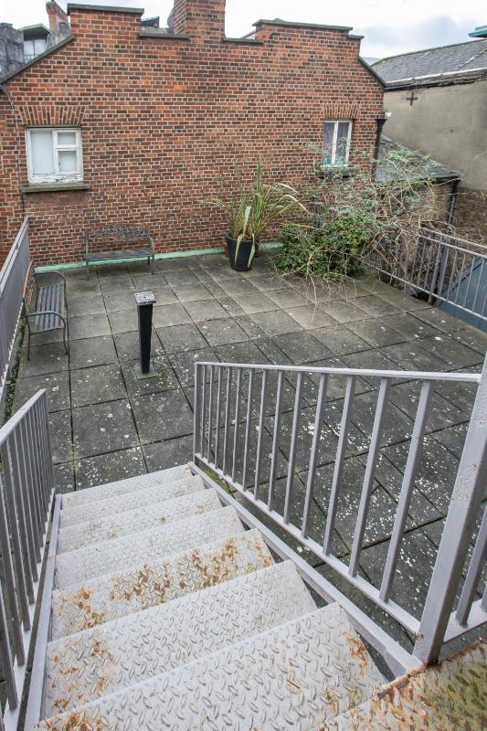 One-Bedroom Apartment image 2