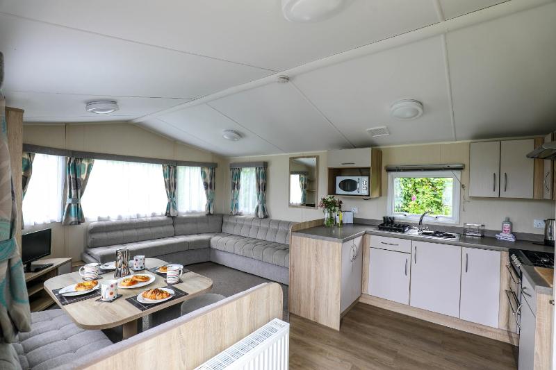 3 Bedroom Platinum Caravan image 3