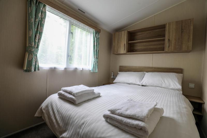 3 Bedroom Platinum Caravan image 2