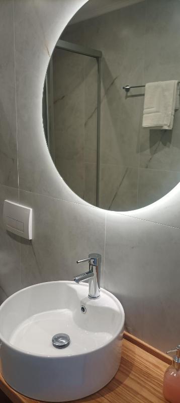Deluxe Double Room with Balcony image 3