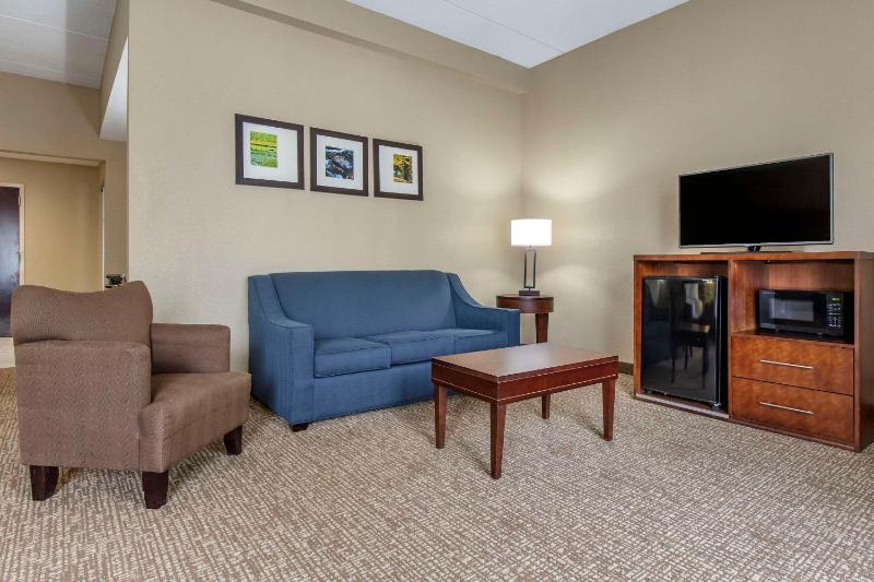 Queen Suite with Two Queen Beds and Sofa Bed image 3