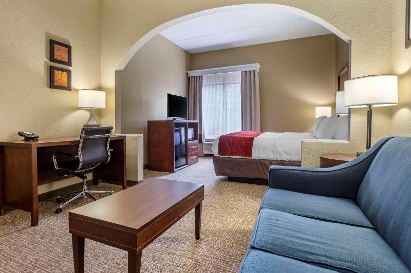 King Suite with Sofa Bed image 3