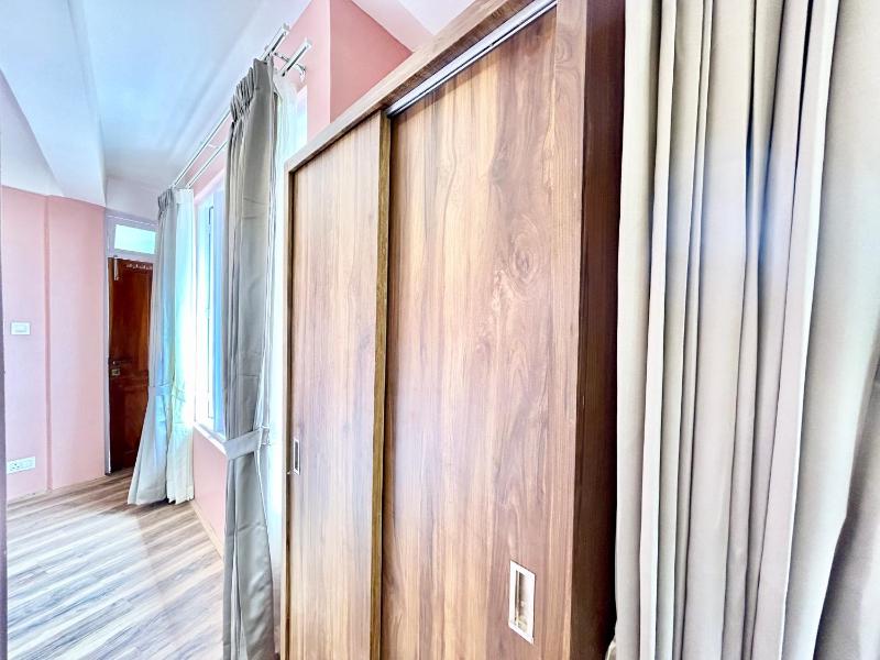 Yepplo's King Size Suite Room with Mountain View - image 11