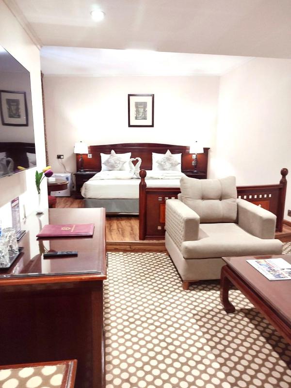 Executive Suite image 3