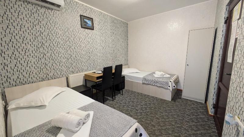 Deluxe Double or Twin Room image 1