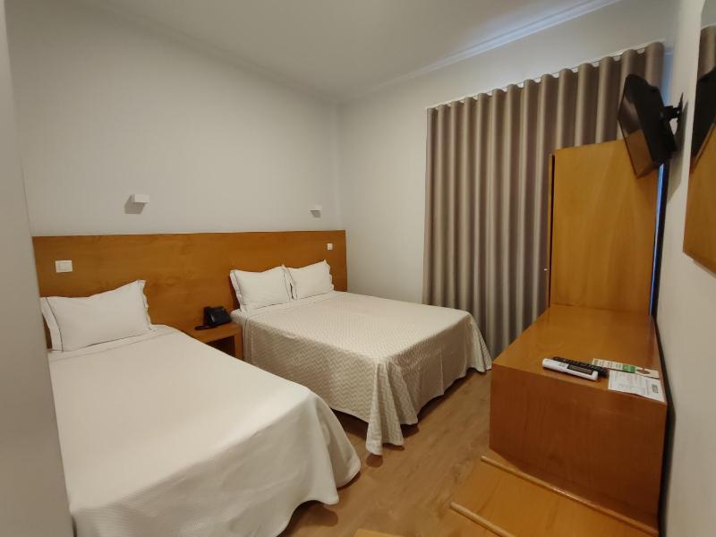 Standard Twin Room image 1