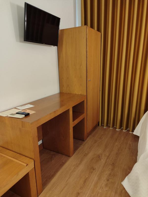 Standard Twin Room image 4