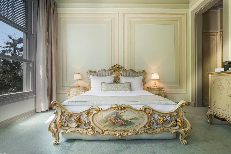 King Room with Garden View image 1
