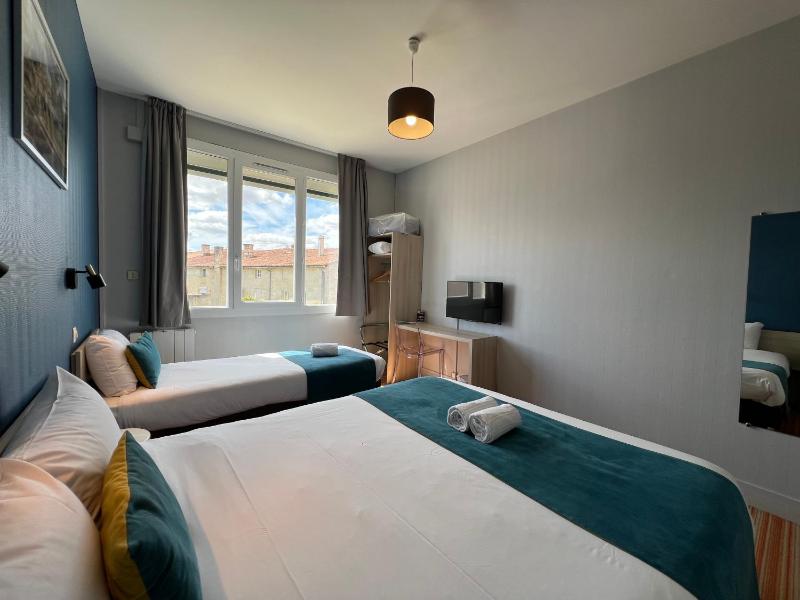 Twin Room image 3