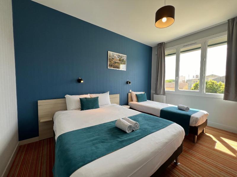 Twin Room image 4