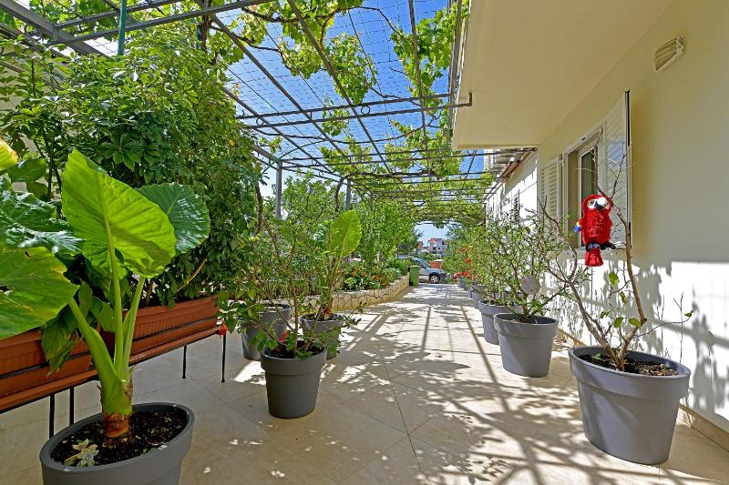 One-Bedroom Apartment with Terrace image 4