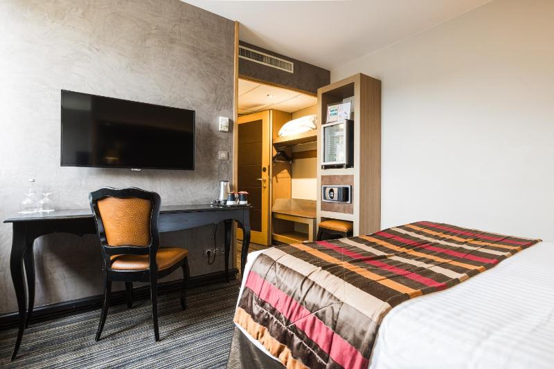 Small Double Room image 1