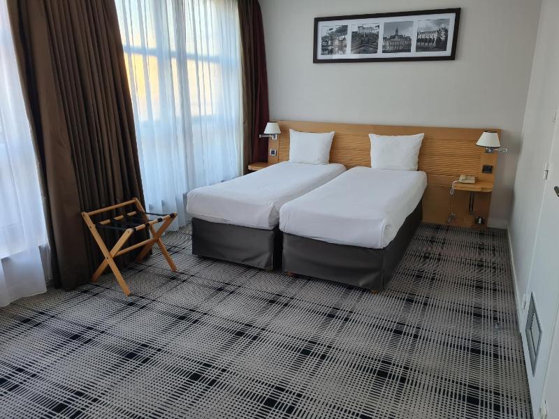 Superior Twin Room image 2