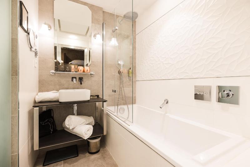 Superior Double Room image 4
