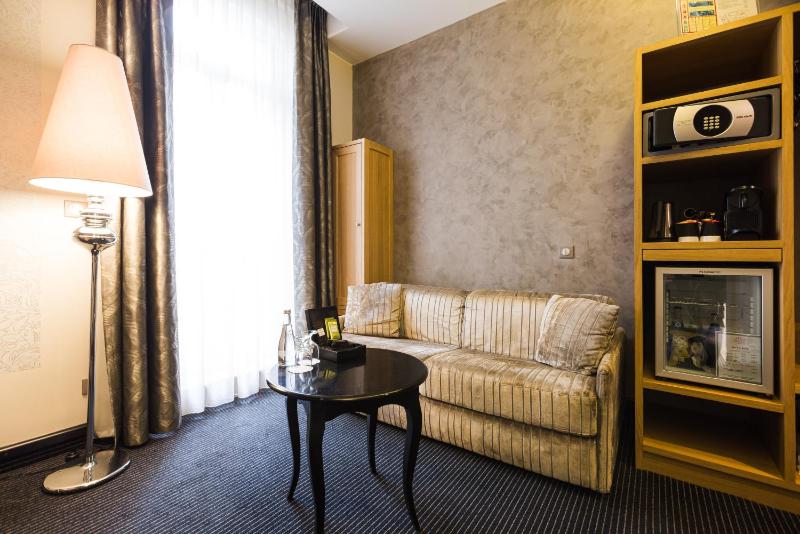Deluxe Double Room image 3