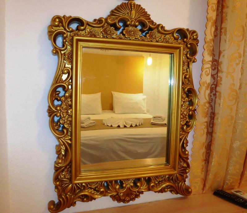 Double Room image 3