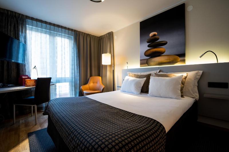 Small Double Room (140 cm bed) image 3