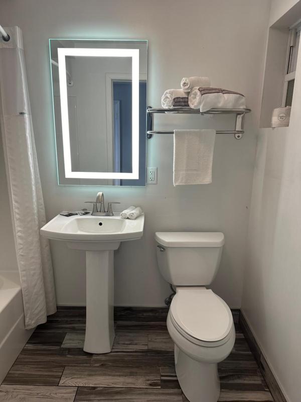 Standard King Room image 1