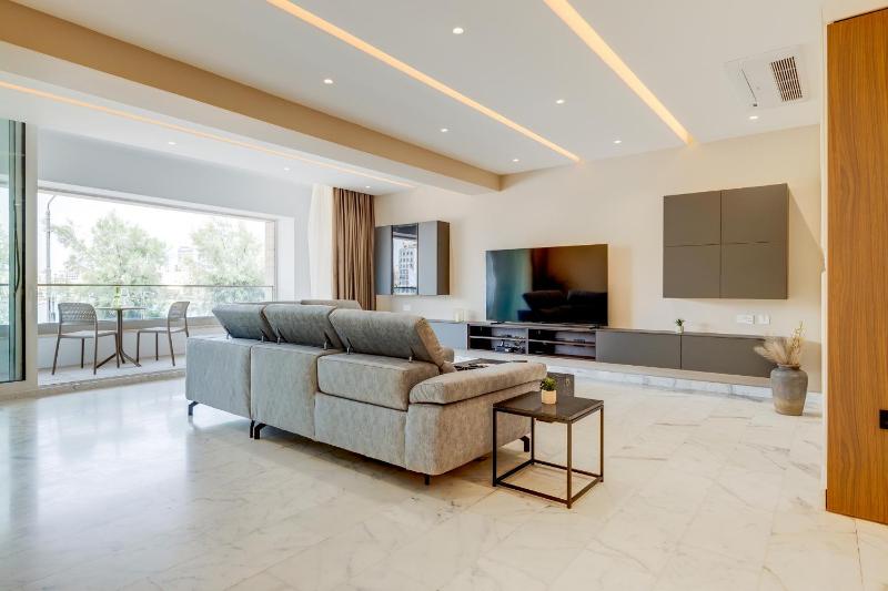 Premier Seafront Living: Ultra-Luxury in Sliema - image 1