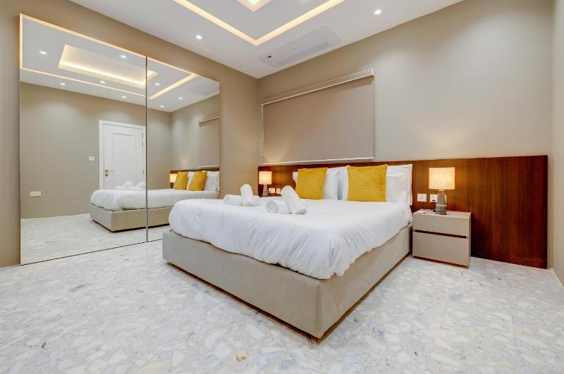 Premier Seafront Living: Ultra-Luxury in Sliema - image 16