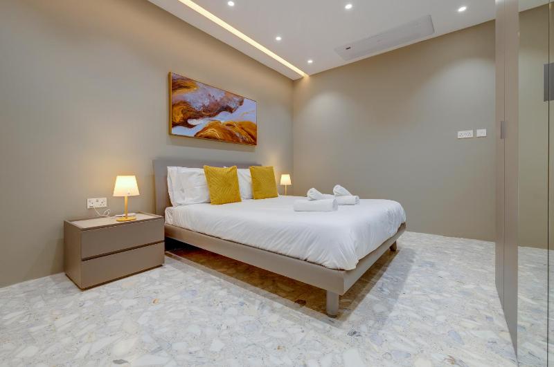 Premier Seafront Living: Ultra-Luxury in Sliema - image 10