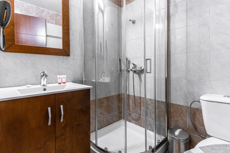 Economy Double or Twin Room image 2