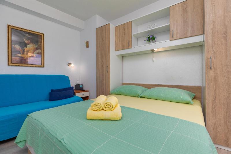 Studio with Balcony and Sea View image 1