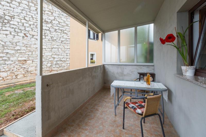 One-Bedroom Apartment with Terrace and Sea View image 4