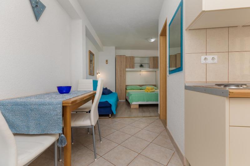 Studio with Balcony and Sea View image 4